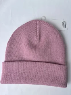 Czapka beanie w kolorze jasnoróżowym