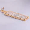 Deska w kolorze jasnobrązowym ze wzorem do krojenia - 12,5 x 41,5 x 1,2 cm