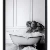 Druk artystyczny "Orangutan Bath" w kolorze czarno-białym w ramce - 30 x 40 cm