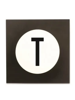 Haczyk ścienny "T" w kolorze czarnym - 9 x 14 cm