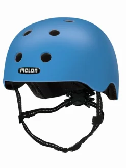 Kask w kolorze błękitnym