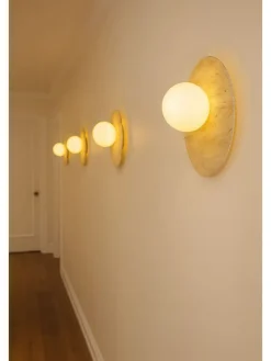 Lampa ścienna w kolorze beżowym - wys. 30 x Ø 10 cm