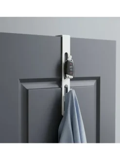 Listwa w kolorze białym z haczykami na drzwi - 4,5 x 25 x 4,5 cm