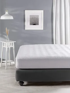 Ochraniacz w kolorze białym na materac