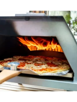 Piec do pizzy w kolorze czarnym na pellet
