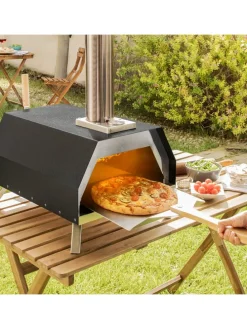 Piec do pizzy w kolorze czarnym na pellet