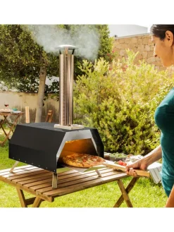Piec do pizzy w kolorze czarnym na pellet