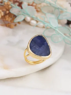 Pozłacany pierścionek z lapis lazuli