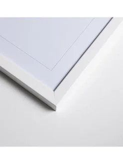 Ramka w kolorze białym na zdjęcia