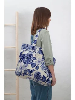 Shopper bag "Blue Flowers" w kolorze niebieskim - 42 x 36 x 7 cm