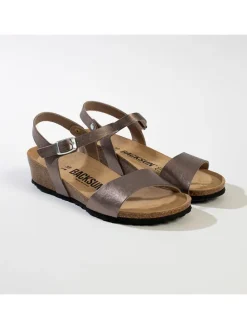 Skórzane sandały "Calabria" w kolorze jasnobrązowym na koturnie