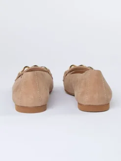 Skórzane slippersy w kolorze beżowym