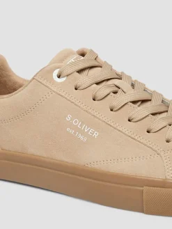 Skórzane sneakersy w kolorze beżowym