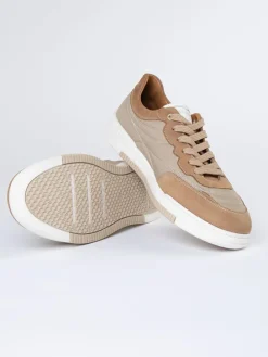 Skórzane sneakersy w kolorze beżowym