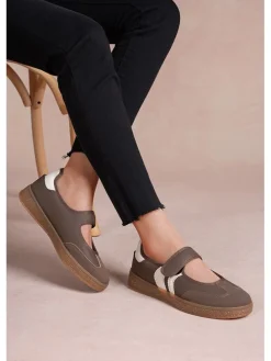 Slippersy w kolorze brązowym