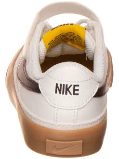 Sneakersy