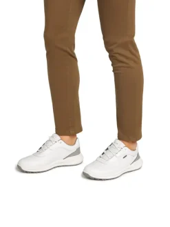 Sneakersy
