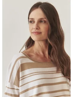 Sweter w kolorze biało-karmelowym