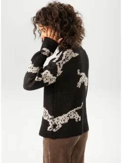 Sweter w kolorze czarnym