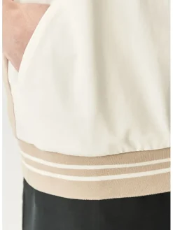 Sweter w kolorze kremowo-beżowym