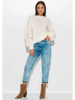 Sweter w kolorze kremowym