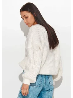 Sweter w kolorze kremowym