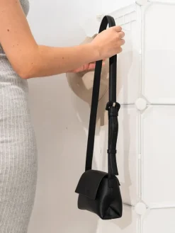 Szafka w kolorze białym na buty - 84 x 160 x 32 cm
