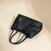 Torebka w kolorze czarnym - 30 x 18 x 10 cm
