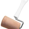 Wałek w kolorze jasnobrązowo-białym do ciasta - dł. 19 cm