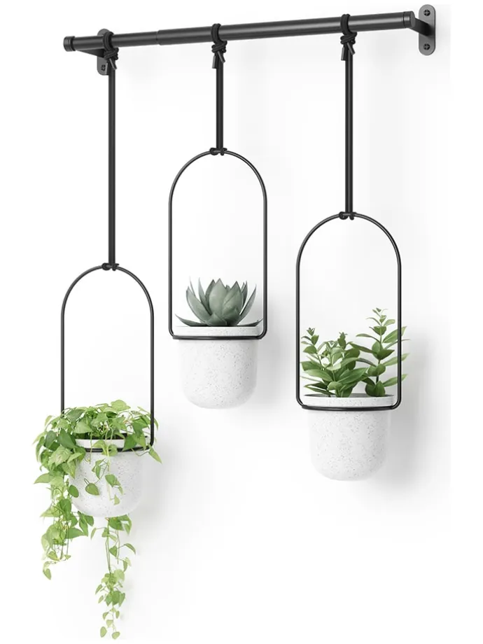 Wiszący kwietnik w kolorze czarno-białym - 63,5 x 110 x 14,6 cm